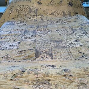 Vintage Cottage Design Armoire quilt